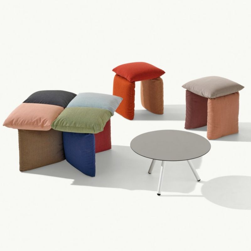 Pillow 702 pouf