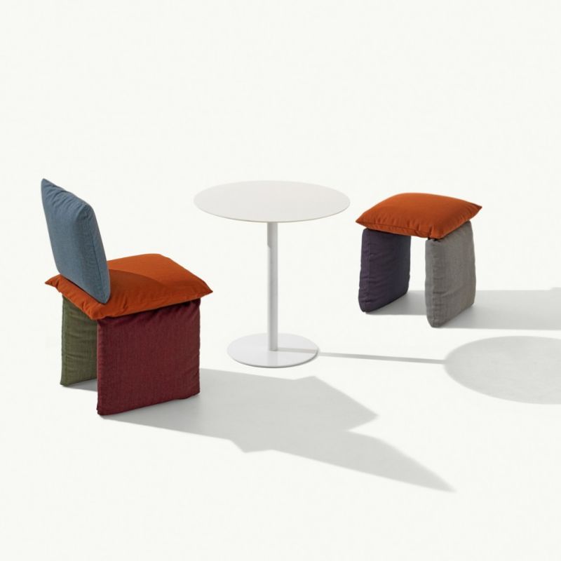 Pillow 702 pouf