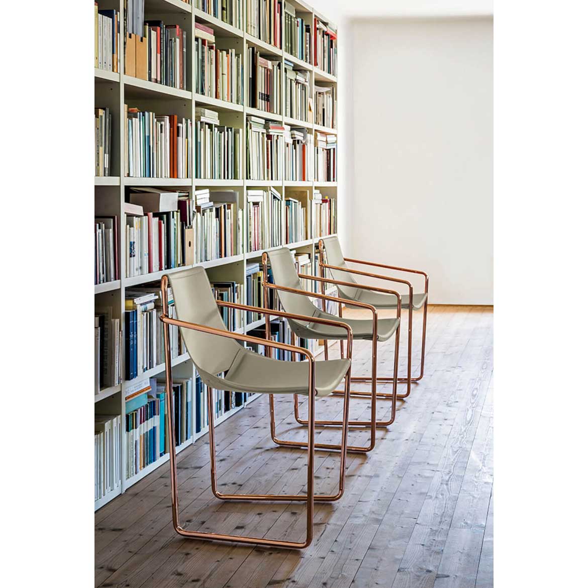 Apelle 204 armchair