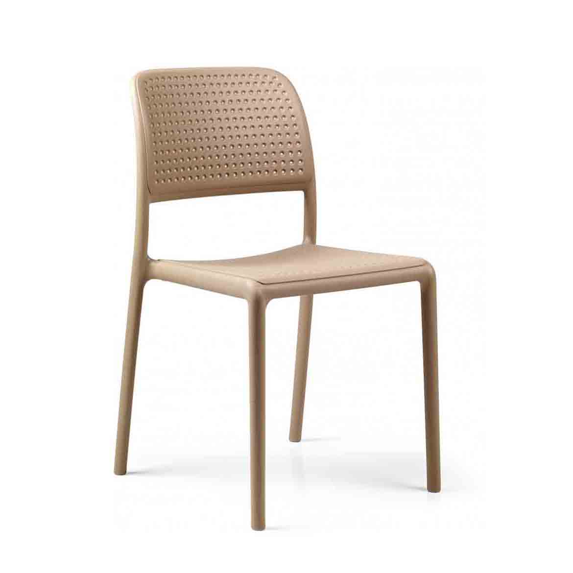 Monobloc chair without armrest. Uniformly colored fiberglass polypropylene resins with UV additives. Matt finish. With non-slip feet. Recyclable resin.