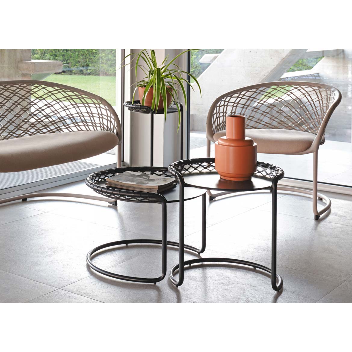 P47 606 coffee table