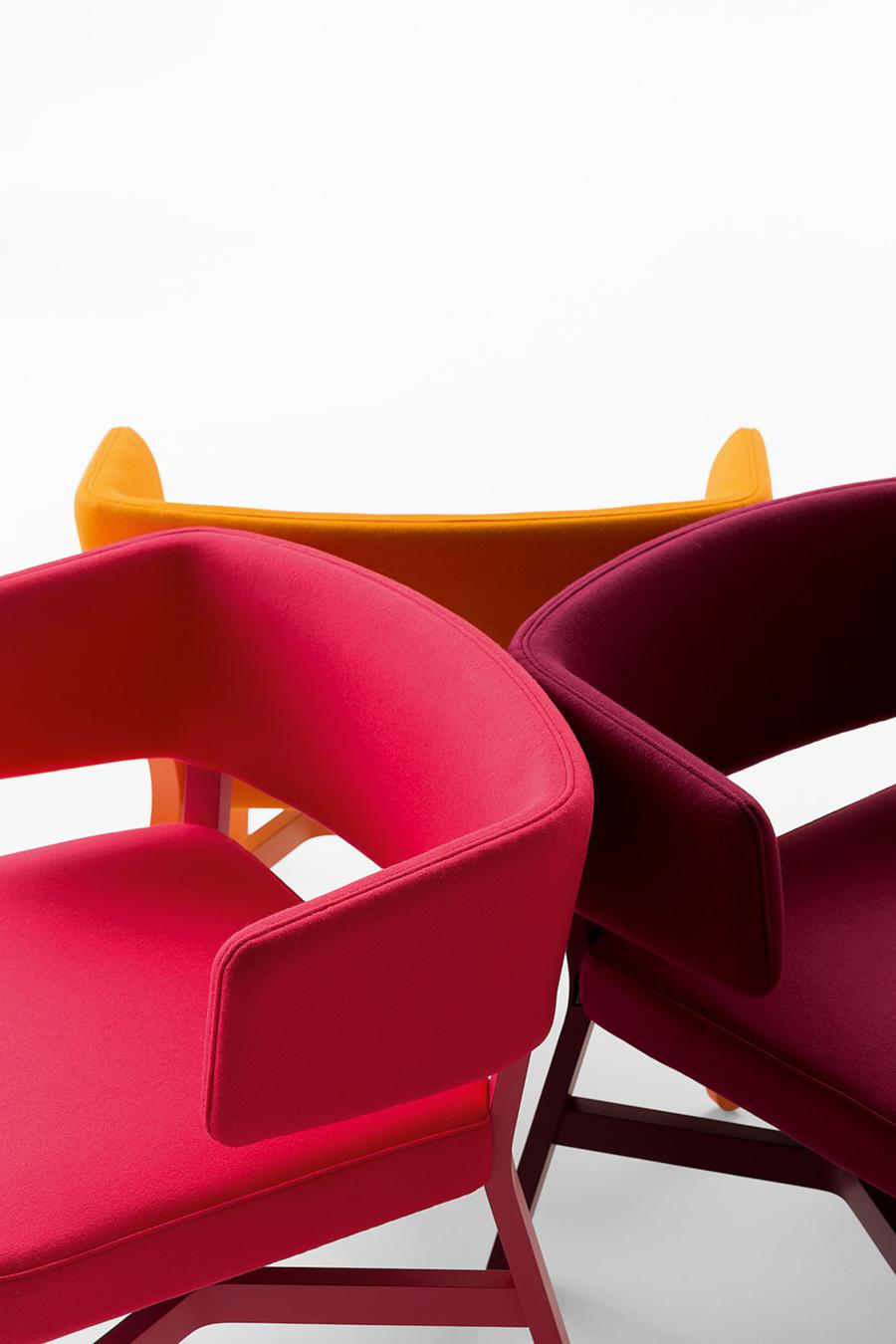 Croissant 202 armchair 
