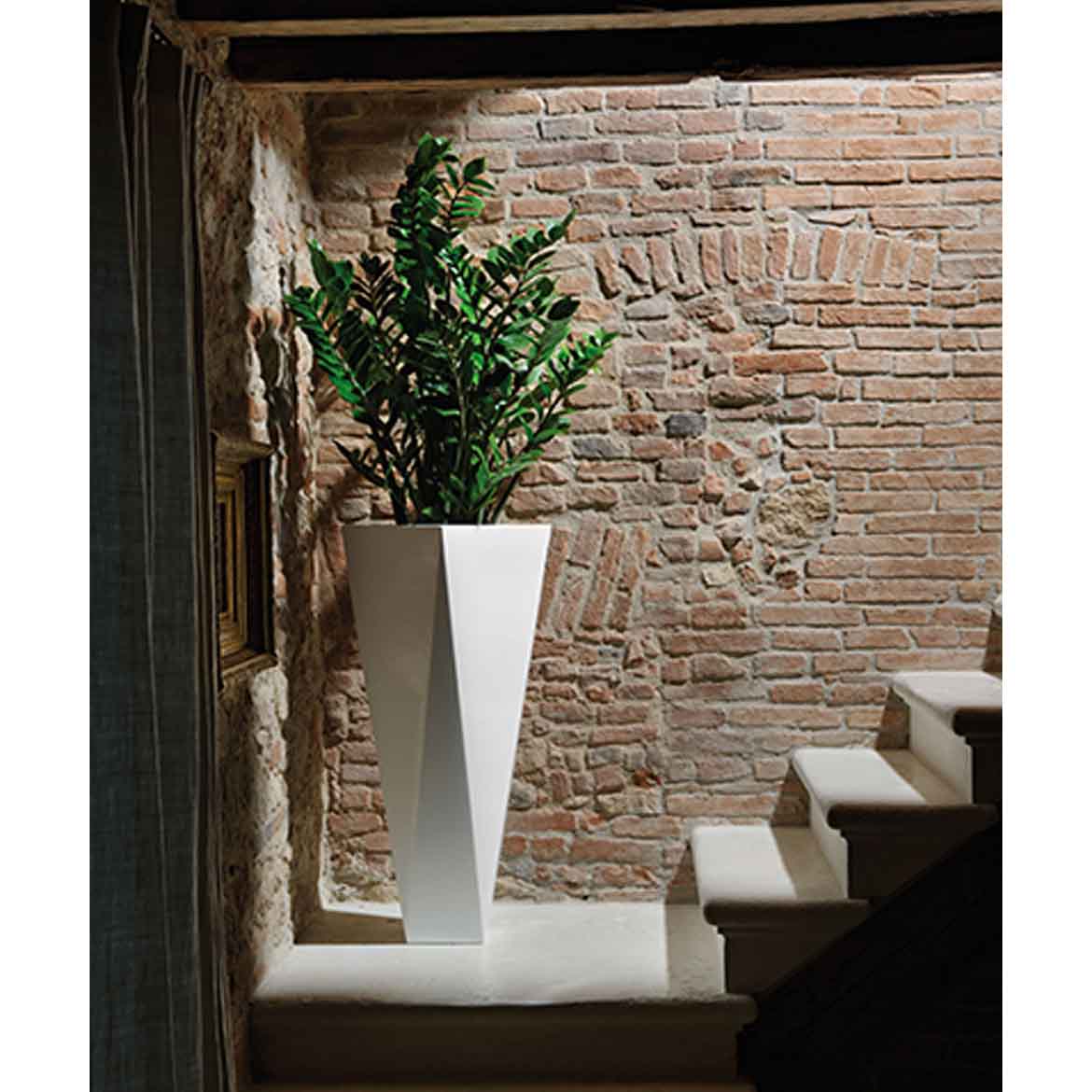 Diamond pot