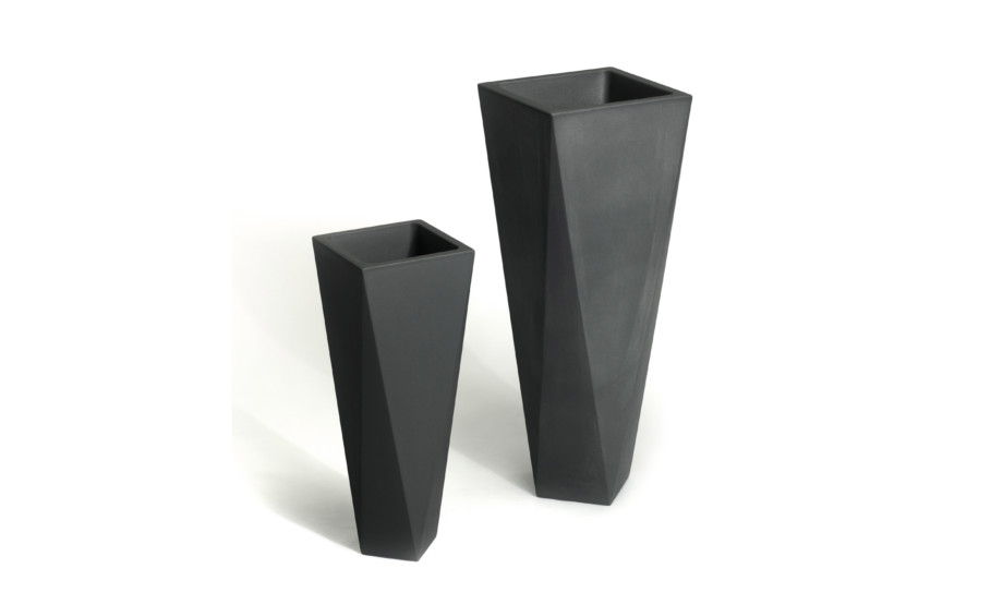 Polyethylene frame, available in matt, lacqared and metallized version in different colours. 