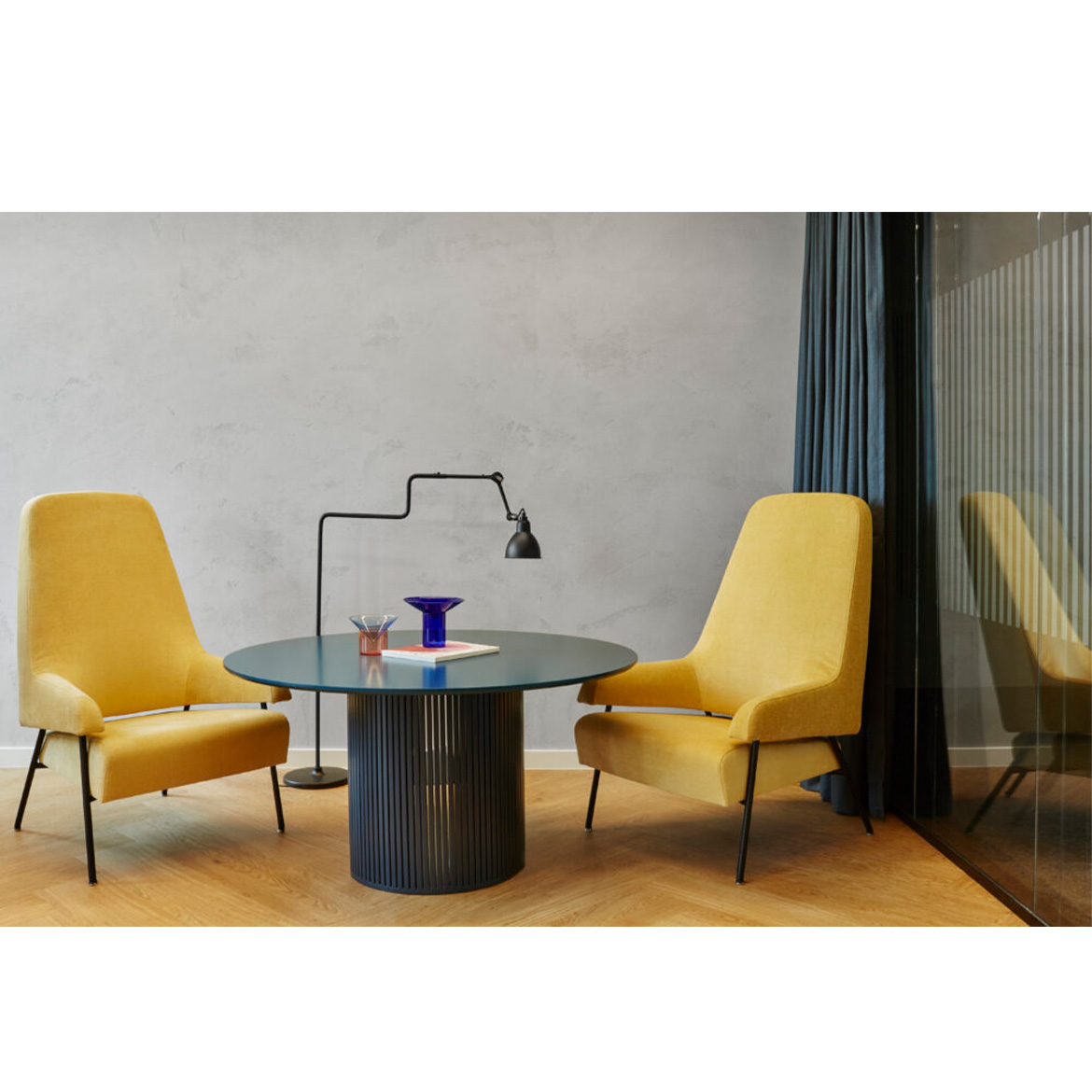 Gap 402 armchair