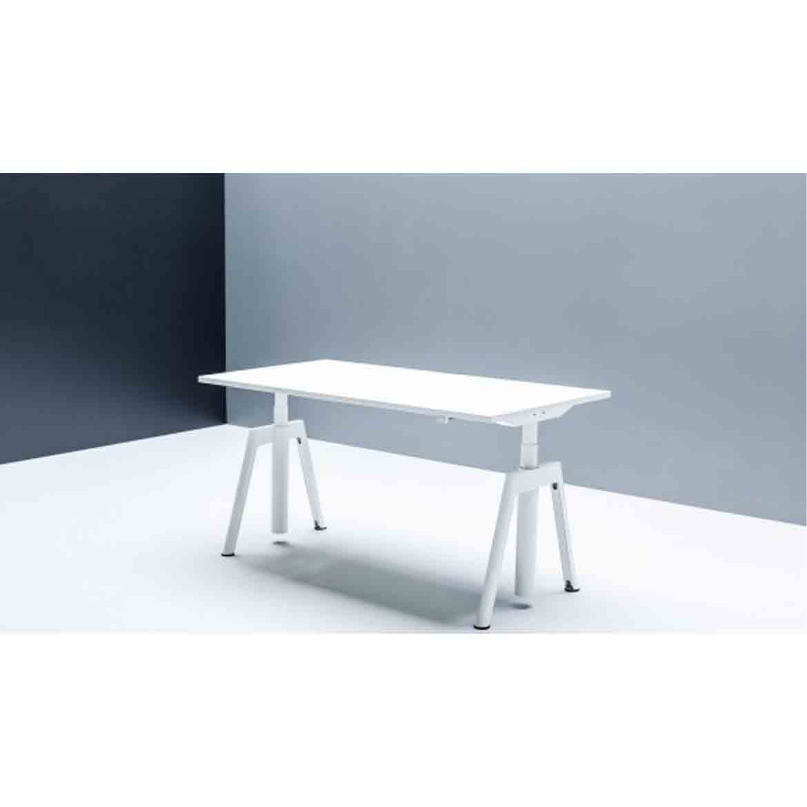 Plus 605 hight adjustable office desk
